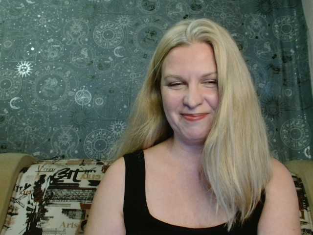 BlondeFox, live now on BongaCams