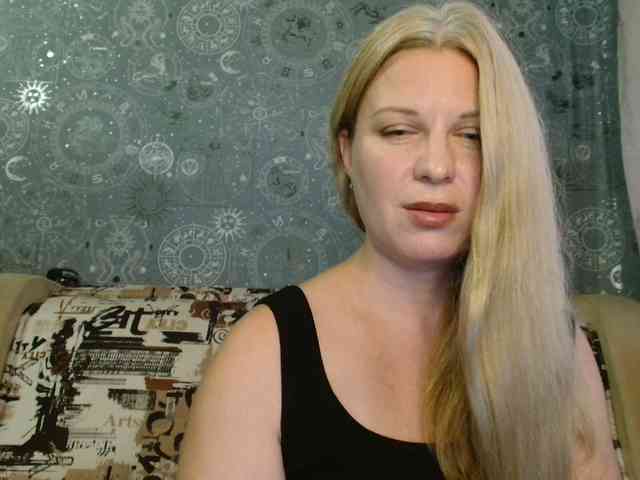 BlondeFox webcam