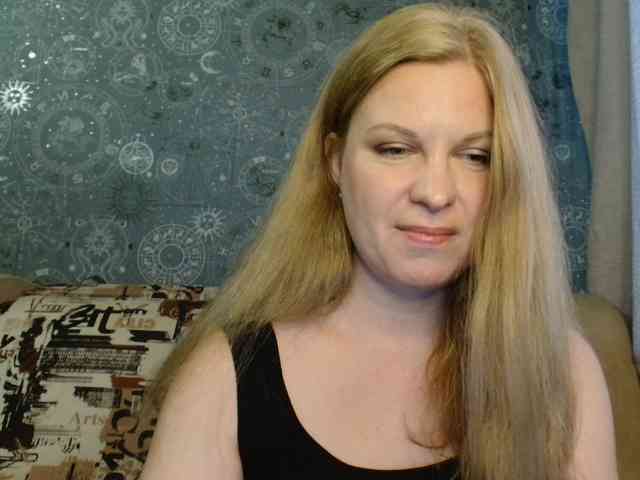 BlondeFox webcam