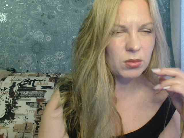 BlondeFox webcam
