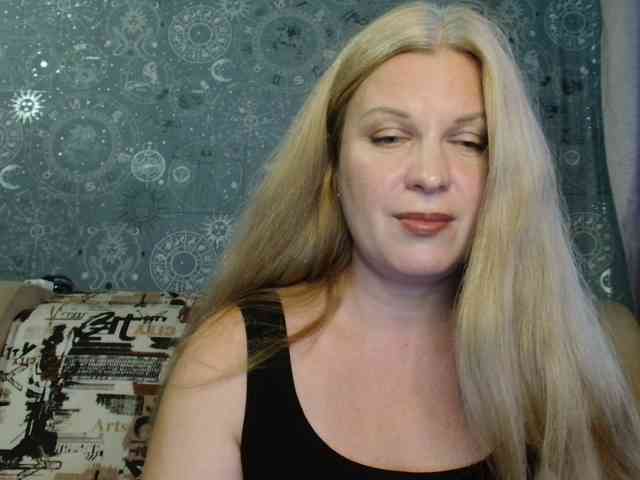 BlondeFox webcam
