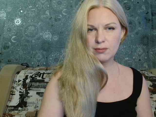 BlondeFox webcam
