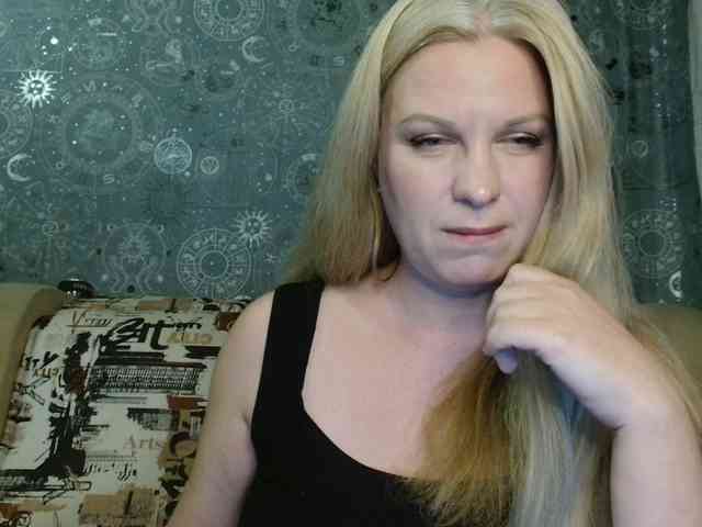 BlondeFox webcam