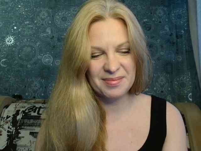BlondeFox webcam