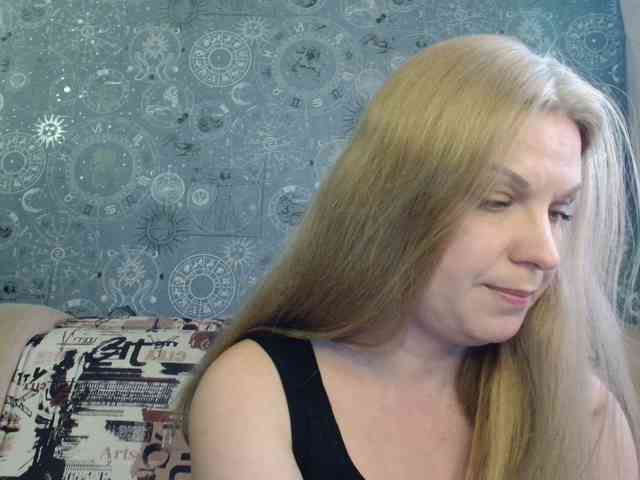 BlondeFox webcam
