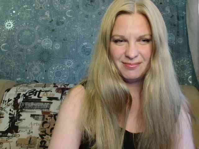 BlondeFox webcam