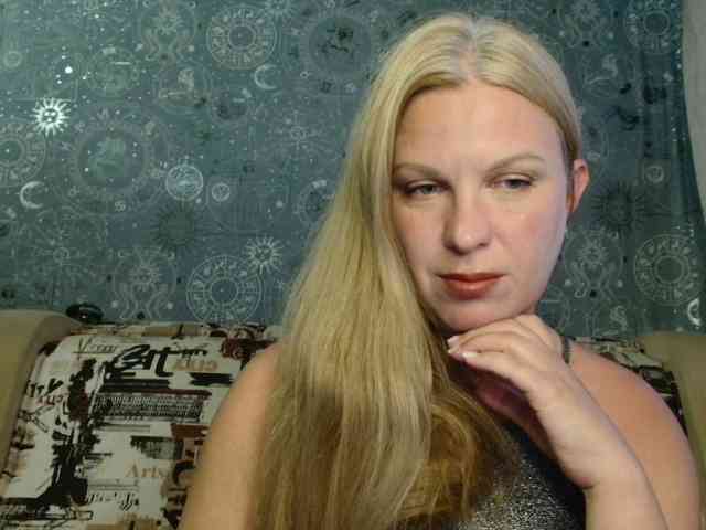 BlondeFox Live Webcam on BongaCams