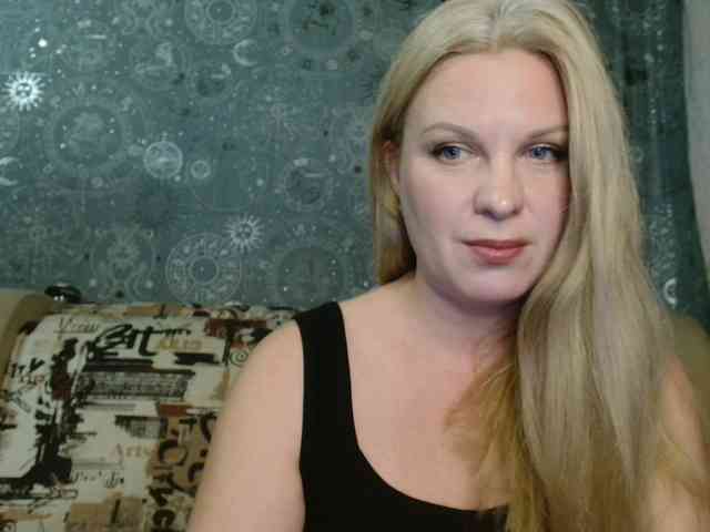 BlondeFox webcam