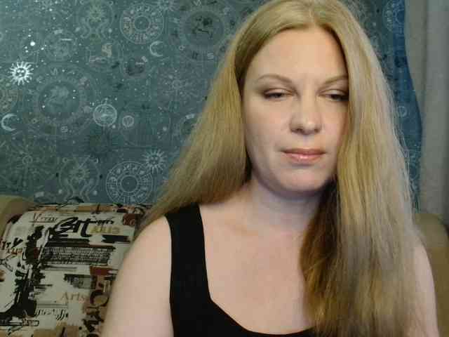 BlondeFox webcam