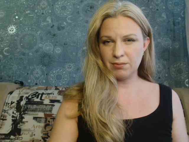 BlondeFox webcam