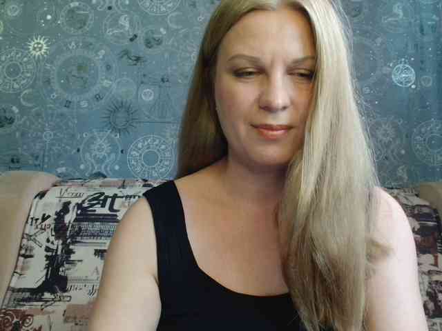 BlondeFox webcam