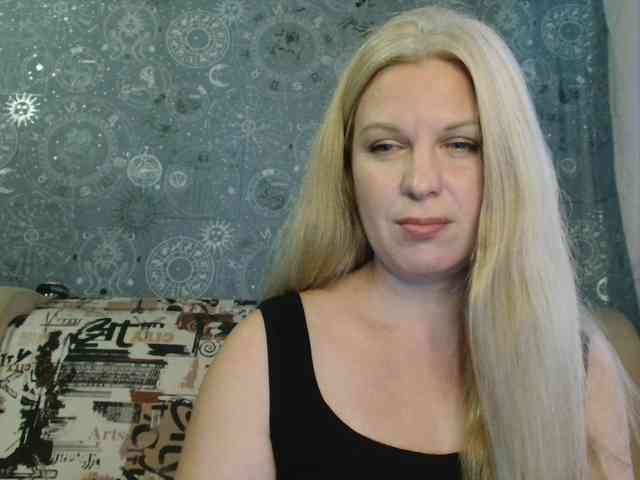 BlondeFox webcam