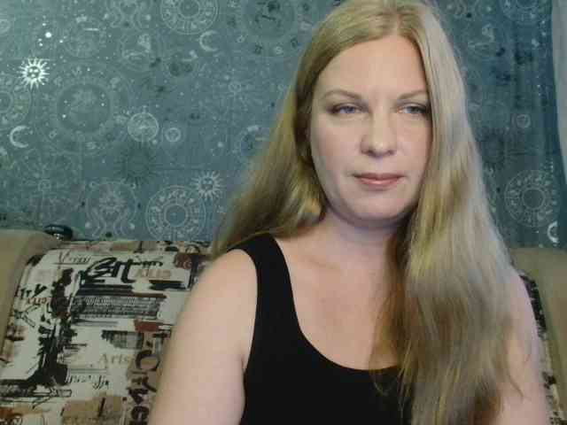 BlondeFox webcam