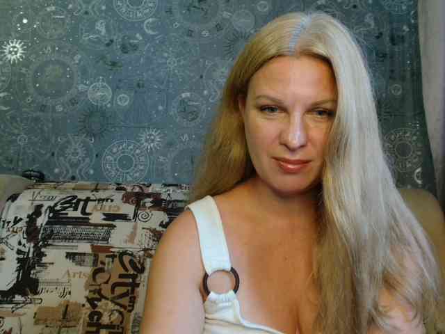 BlondeFox webcam