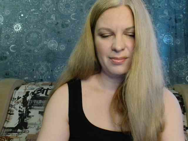 BlondeFox webcam