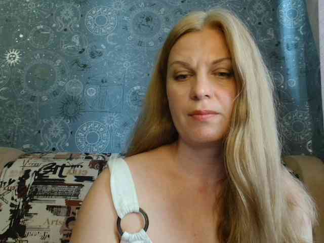 BlondeFox webcam