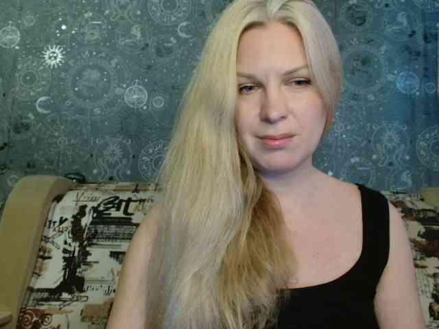 BlondeFox webcam