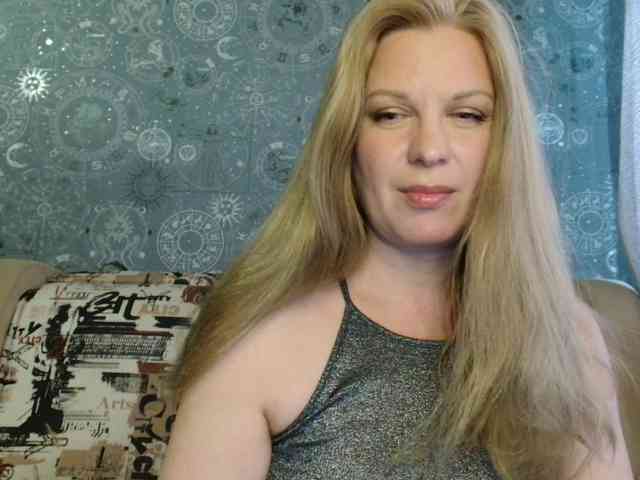 BlondeFox webcam