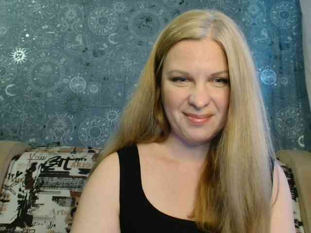 BlondeFox webcam