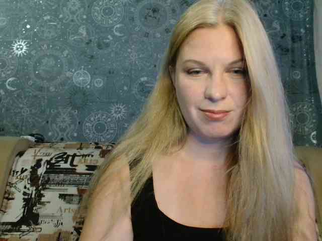 BlondeFox webcam