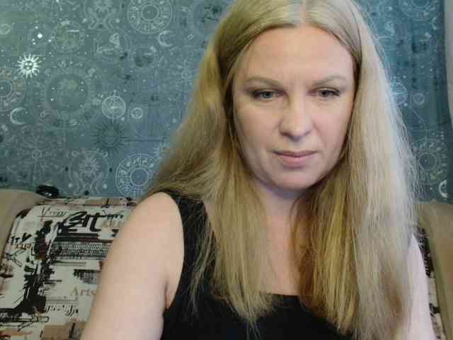 BlondeFox webcam