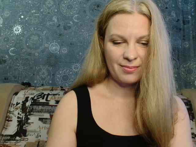 BlondeFox webcam