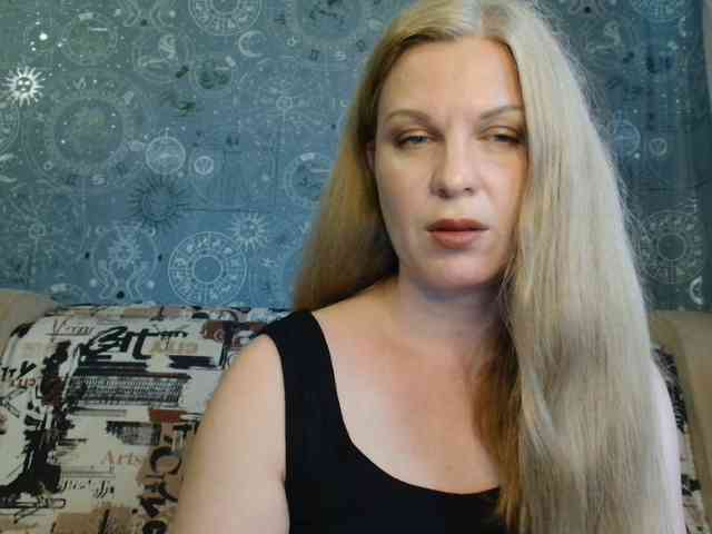 BlondeFox webcam