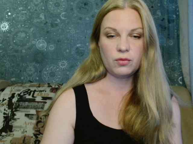 BlondeFox webcam