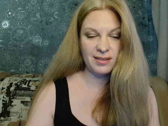 BlondeFox webcam