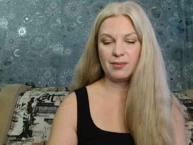 BlondeFox webcam