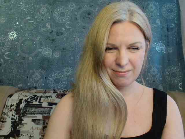 BlondeFox webcam