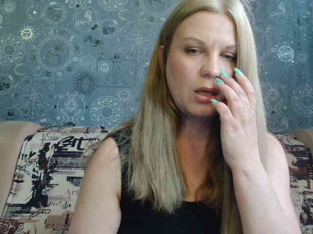 BlondeFox webcam