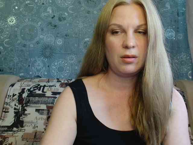 BlondeFox webcam