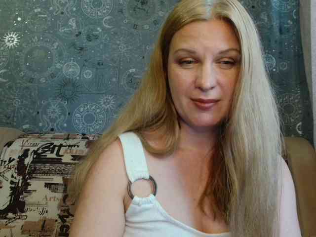 BlondeFox webcam