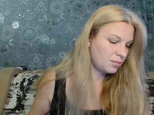 BlondeFox webcam