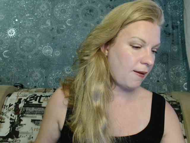 BlondeFox webcam