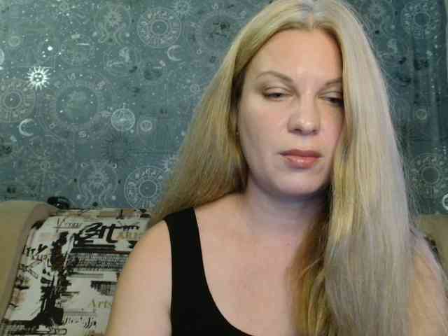 BlondeFox webcam