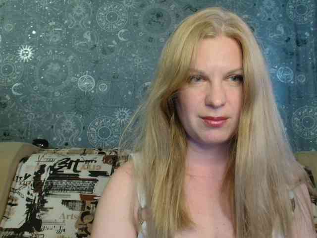 BlondeFox webcam