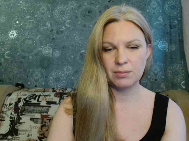 BlondeFox webcam