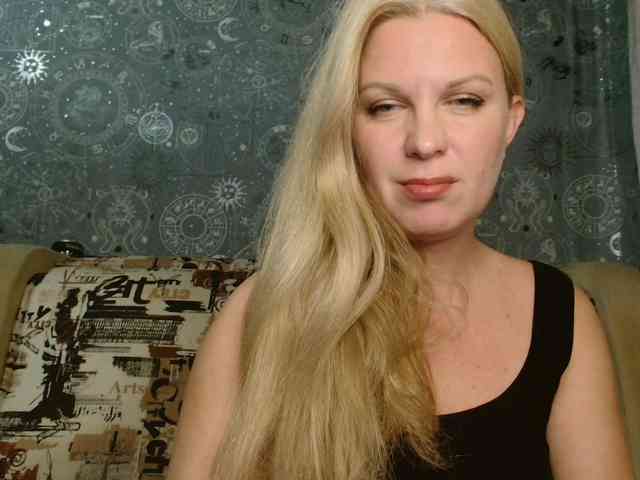 BlondeFox webcam