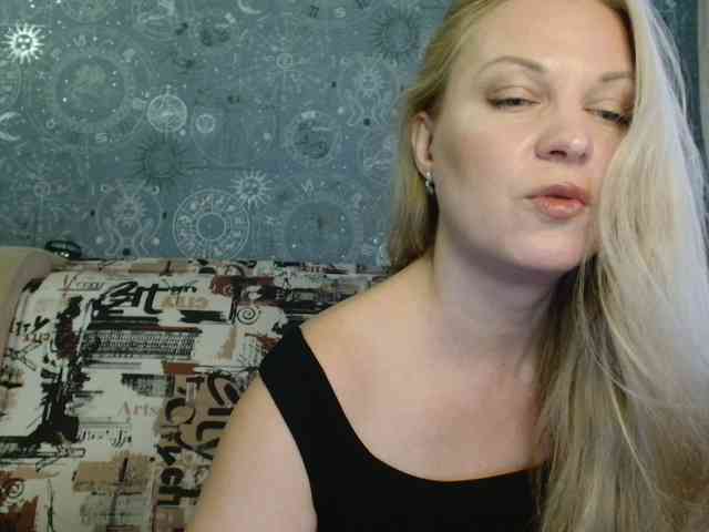 BlondeFox webcam