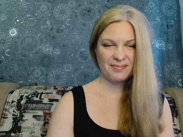 BlondeFox webcam
