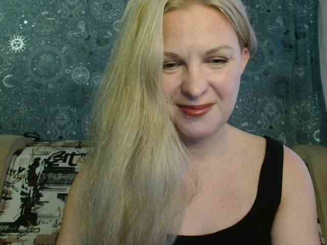 BlondeFox webcam