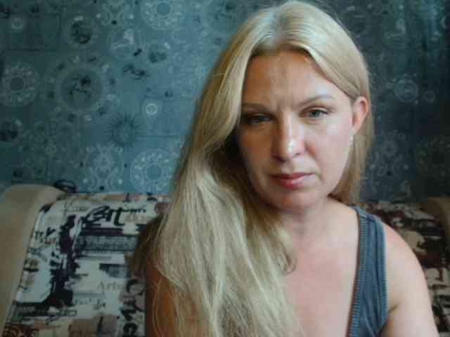 BlondeFox webcam