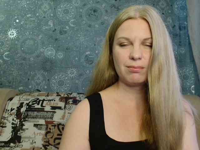 BlondeFox webcam