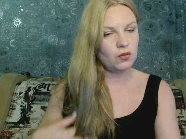 BlondeFox webcam