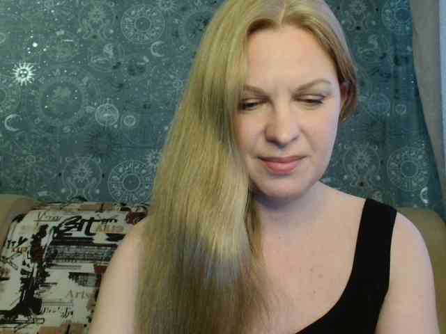 BlondeFox webcam