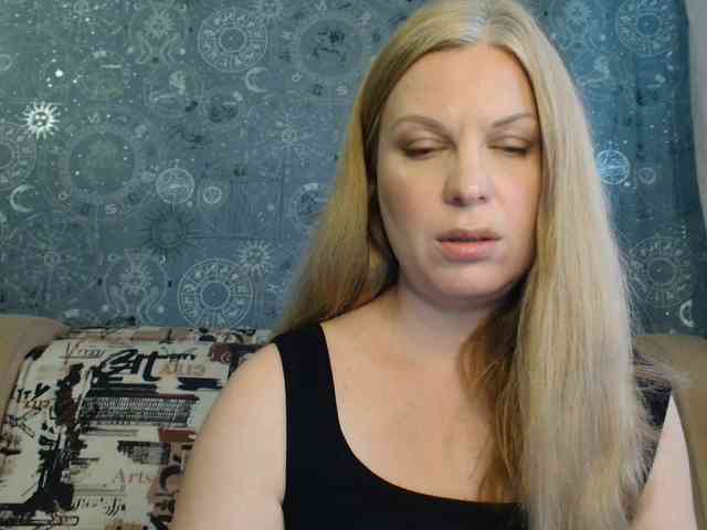 BlondeFox webcam