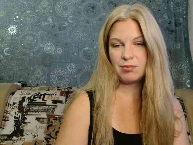 BlondeFox webcam