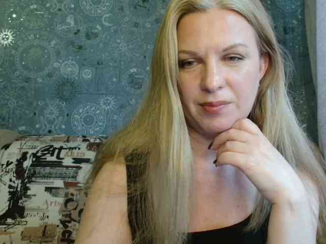 BlondeFox webcam